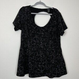Torrid Black Purple Floral Peplum Short Sleeve Top Size 2 Open Back
